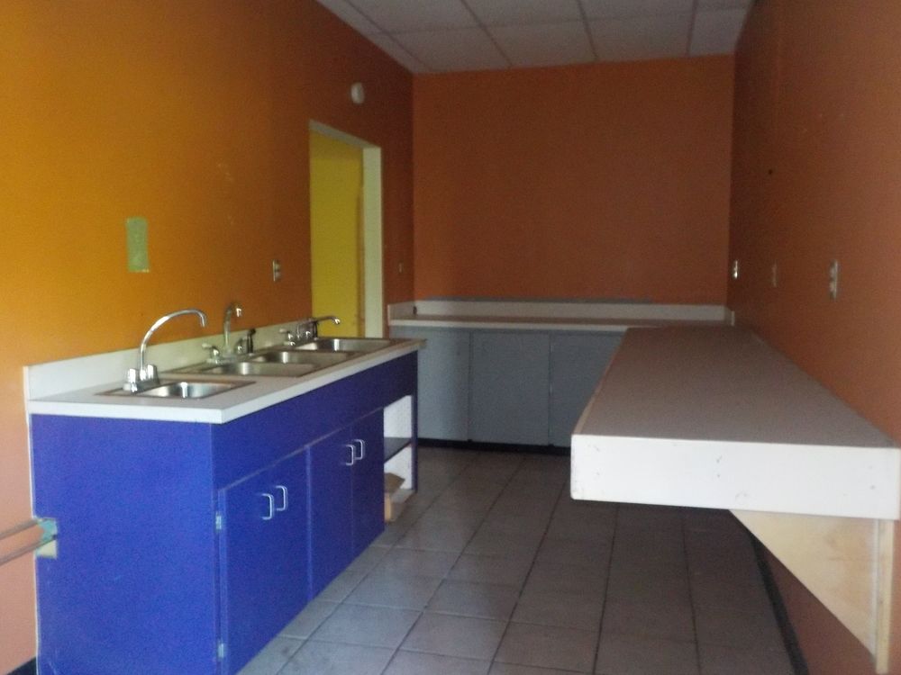 Tejon Plaza: 1601 Alton Gloor , Brownsville, TX 78526